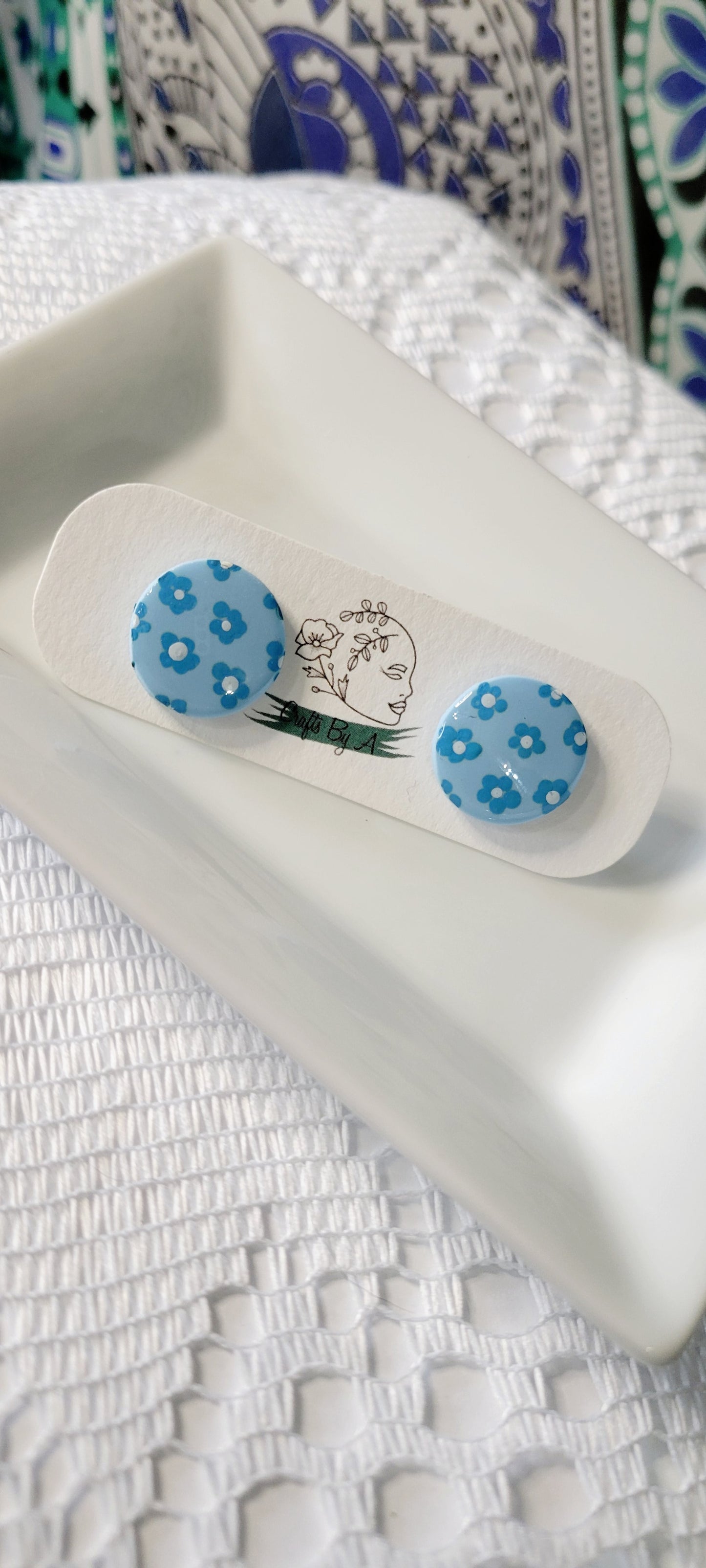 Blue Daisies: Medium Studs